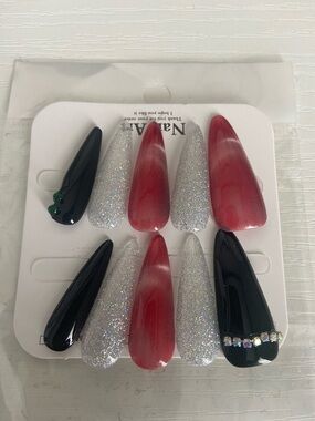 NEW - set of fake nails